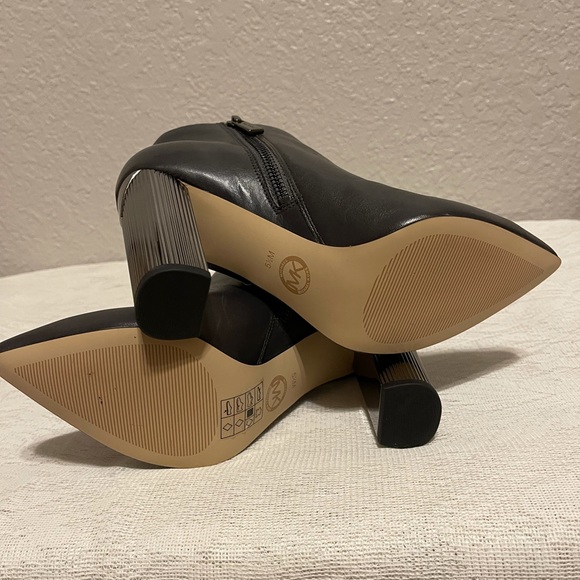 ✅MICHAEL KORS✅  Leather Bootie - Picture 7 of 16